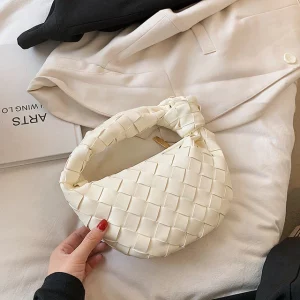 New Women’s Shoulder Bags: Elegant and Chic
