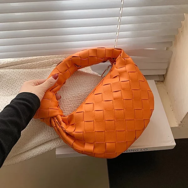 New Women’s Shoulder Bags: Elegant and Chic